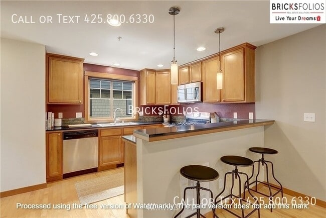 Building Photo - Experience the Best of Both Worlds: Cozy R...
