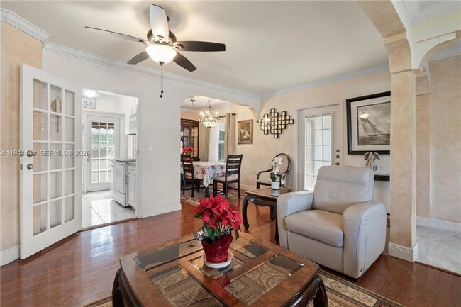 Building Photo - 800 NE 6th St