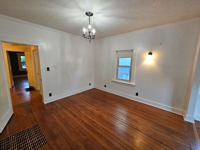 Building Photo - Beautiful Home on South Hill
