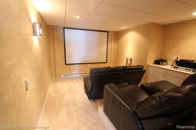 Building Photo - 18547 Clairmont Cir E