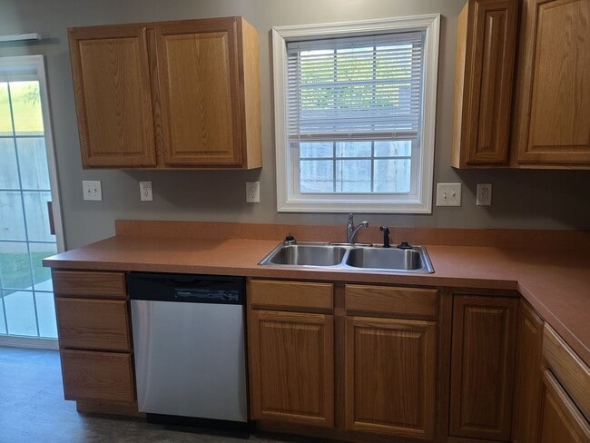 Building Photo - 3 Bedroom Townhouse for Rent in Waynesboro!