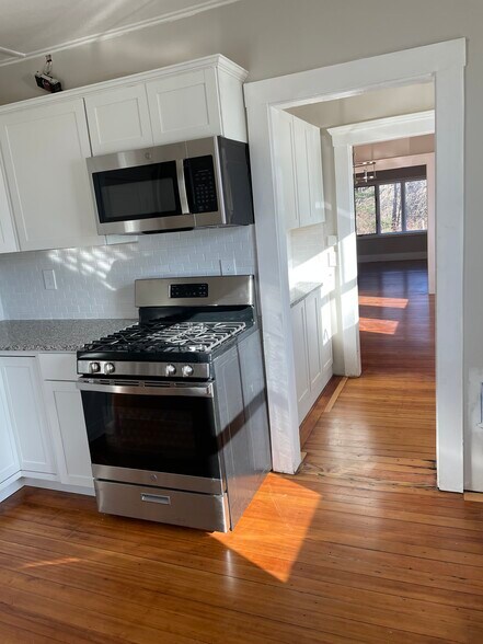 Building Photo - 105 Fox Hill Rd