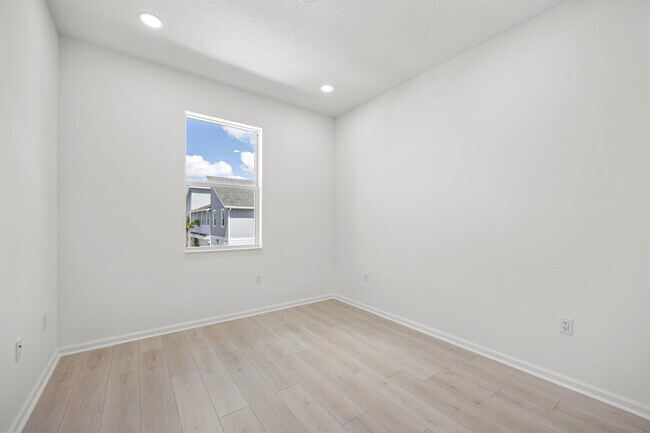 Building Photo - 4520 Longwood Lk Sq