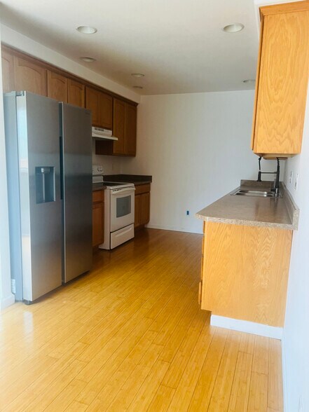 Building Photo - 2112 Hamilton Ave