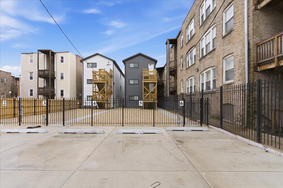 Building Photo - 6222 S King Dr