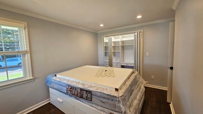 Building Photo - 75 Florence Ave