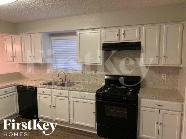 Building Photo - 15511 Evergreen Grove Dr