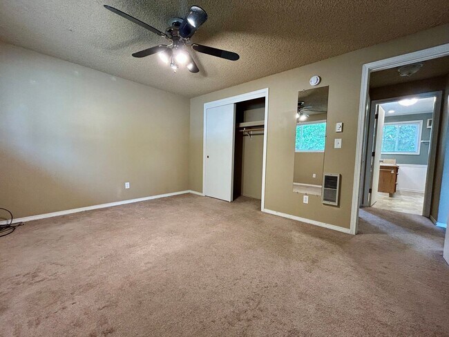 Building Photo - 509-511 SE 110th Ave