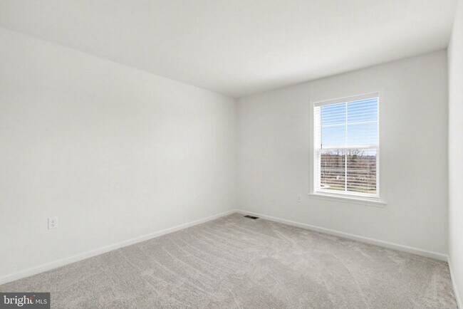 Building Photo - 7884 Oakbrook Dr