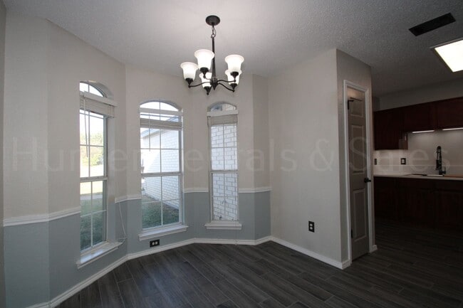 Building Photo - Updated Beauty! A Must See!