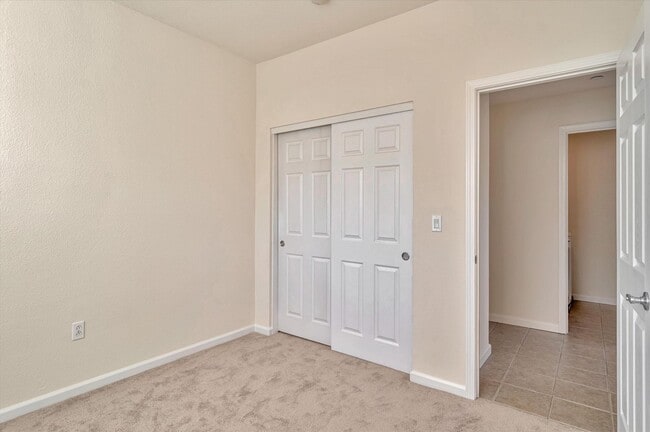 Building Photo - 581 Bridgeport Terrace