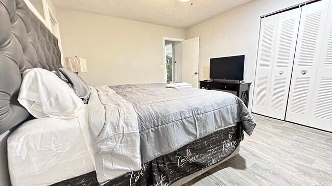 Building Photo - 6478 Voyles Dr