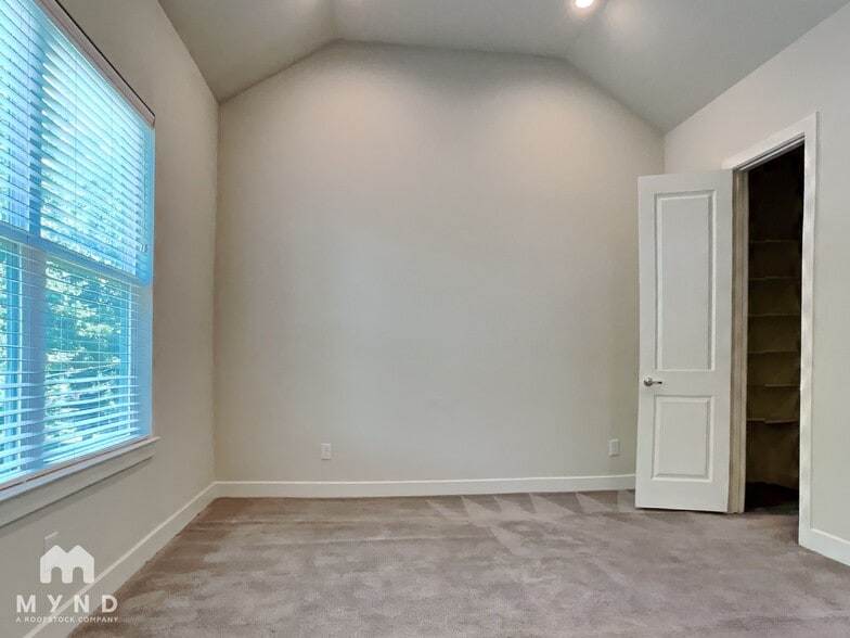 Building Photo - 113 Knightsbridge Park Ln