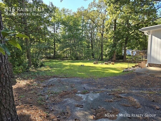Building Photo - 316 Rainier Dr