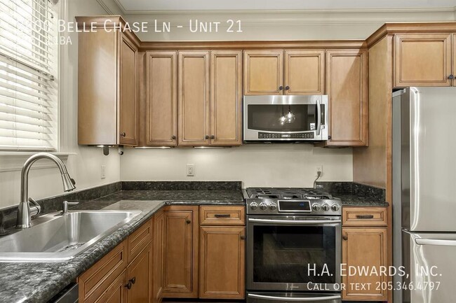 Building Photo - 2800 Belle Chase Ln
