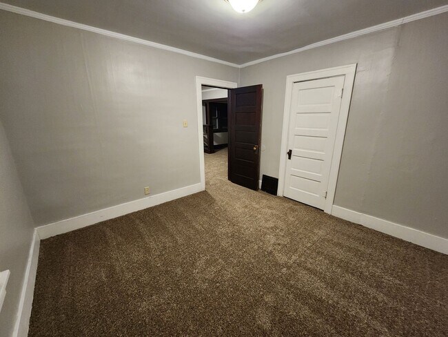 Building Photo - 4 Bedroom Home in Oak Park Area