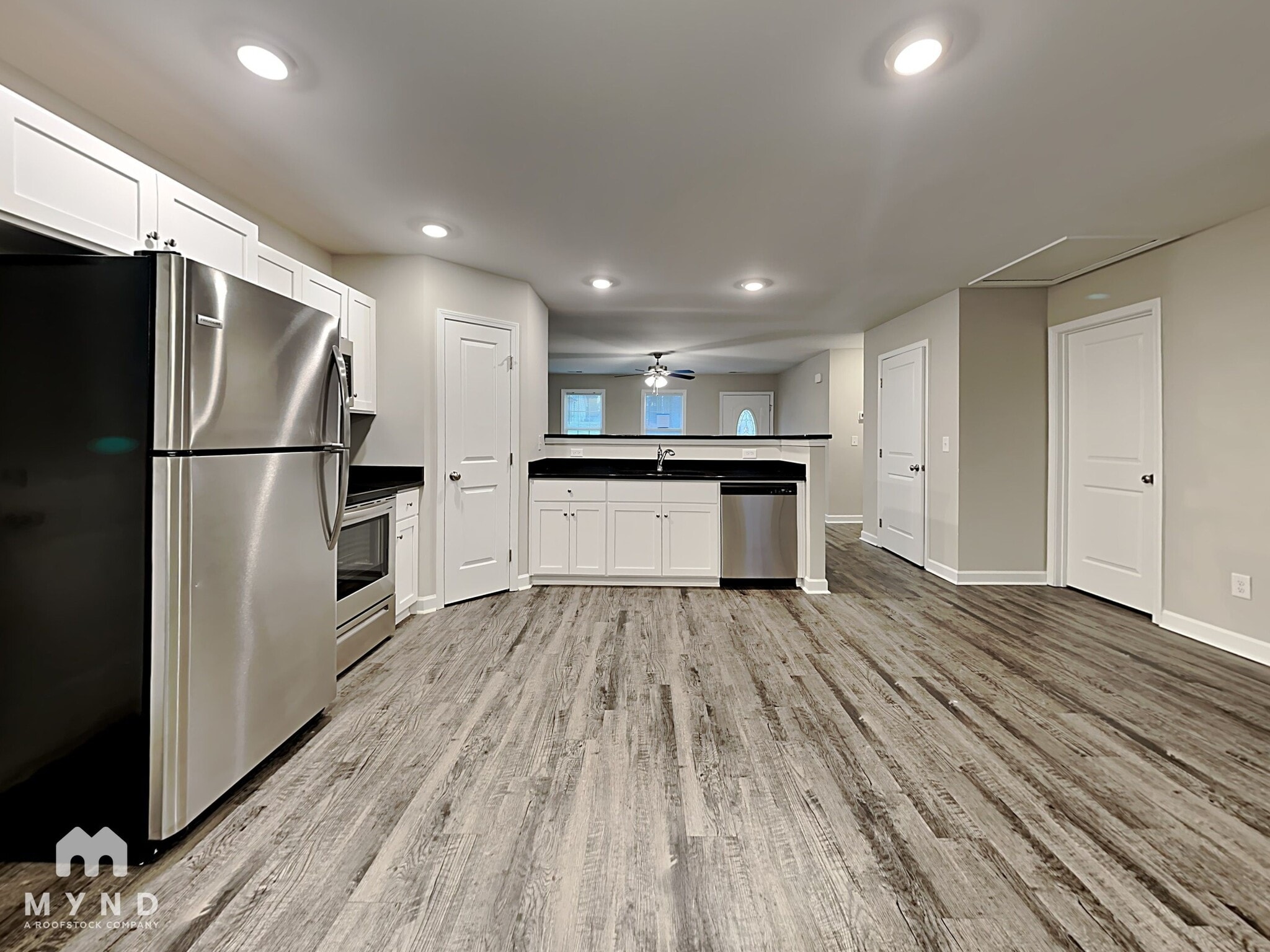 Building Photo - 782 Skyland Dr