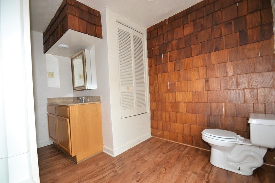 Building Photo - 406 Kling St