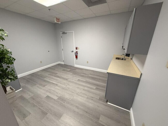 Building Photo - 13250 N 56th St
