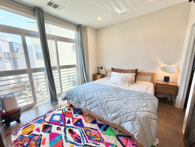 Building Photo - Furnished 3-BR/3-BA Townhouse w/ Giant Roof deck, 2-Car Garage, EV Hookup