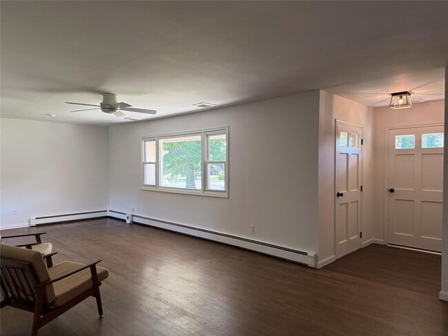 Building Photo - 3220 Delmar Dr