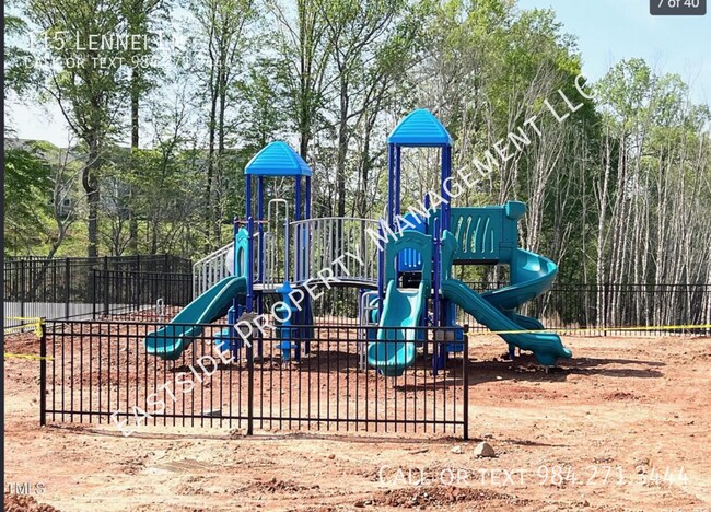 Building Photo - 115 Lennei Ln