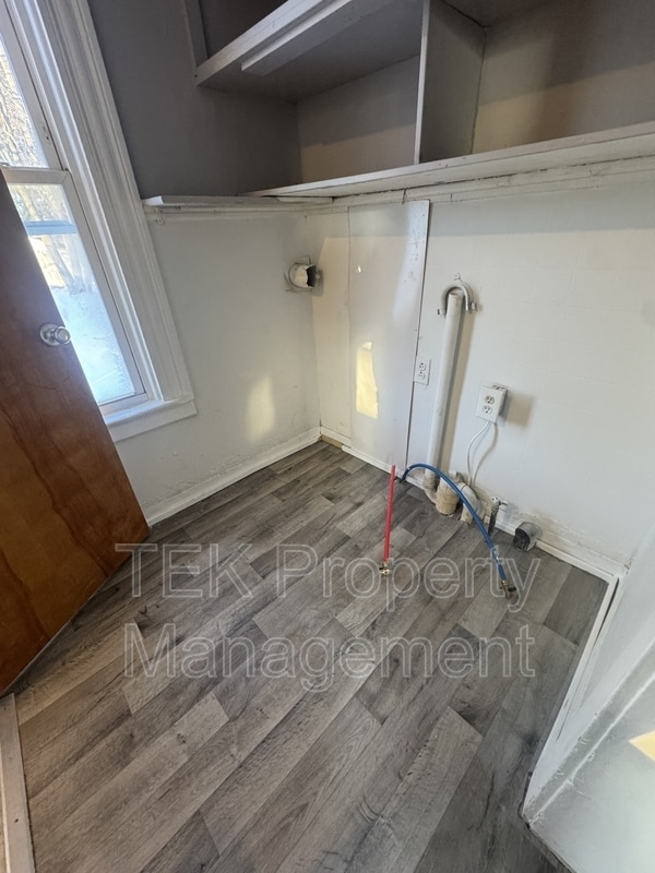 Building Photo - 8 Laurel St