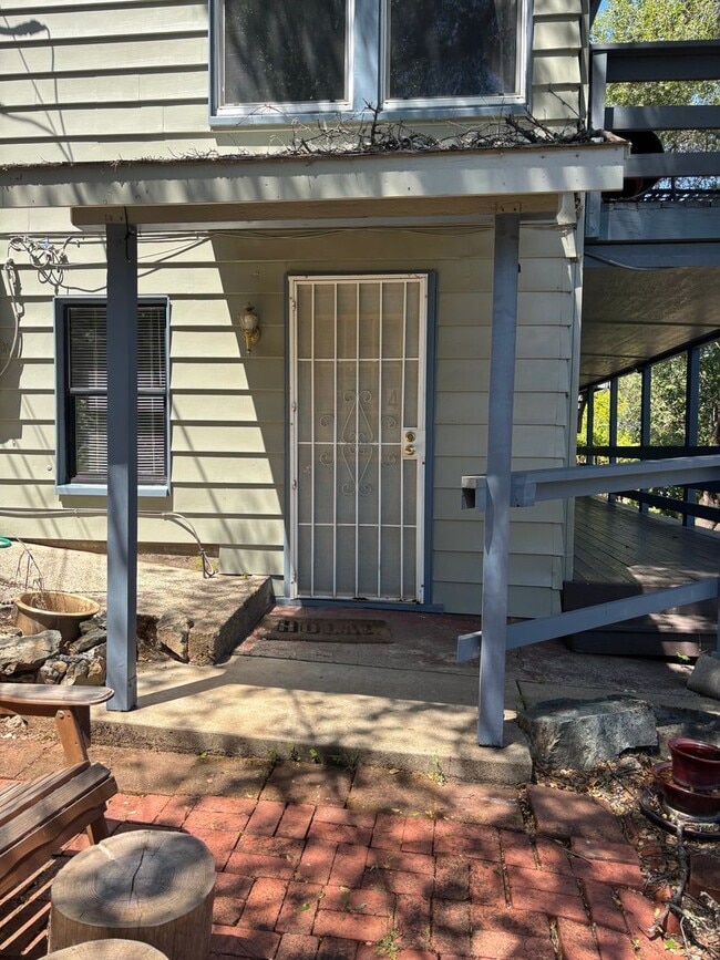 Building Photo - Close to canyon trails
