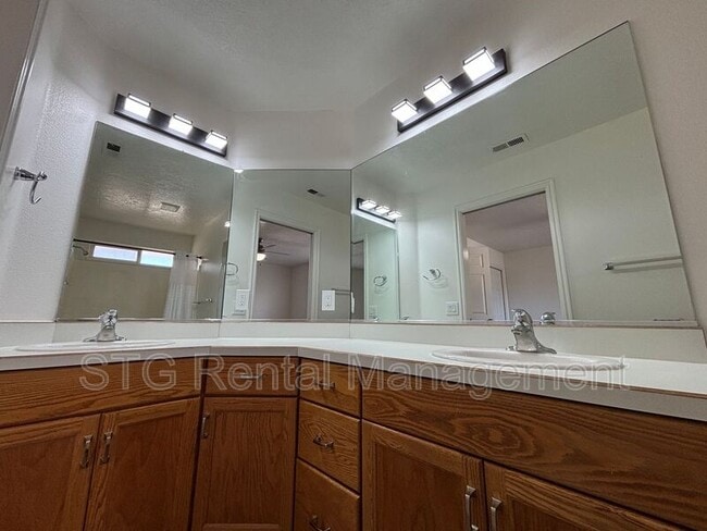 Building Photo - 425 E 1050 S