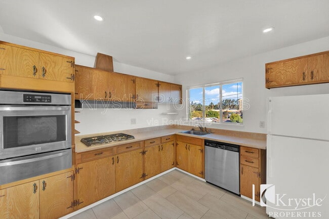 Building Photo - 1512 Sereno Dr