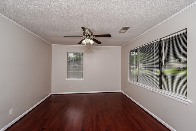 Building Photo - 167 Devon Forrest Dr