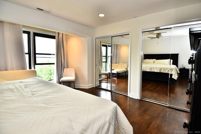 Building Photo - 178 Flax Hill Rd