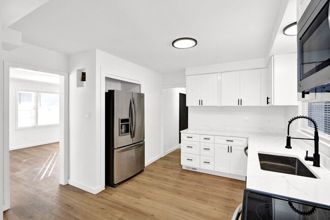 Building Photo - 3BD | 2BTH - NEWLY RENOVATED - WEST BLOOMFIELD, MI (3 MONTH SPECIAL)