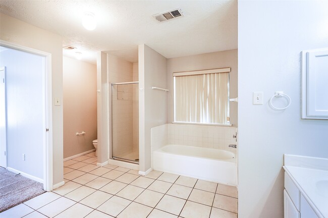 Building Photo - 2103 Charlton House Ln