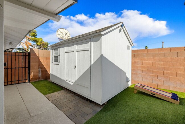 Building Photo - 8259 E Mulberry Ln