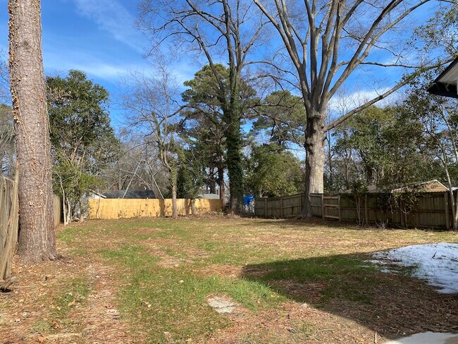 Building Photo - 403 E Hammond St