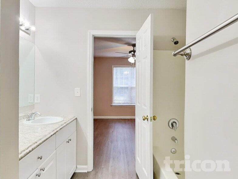 Building Photo - 105 Pinto Ln