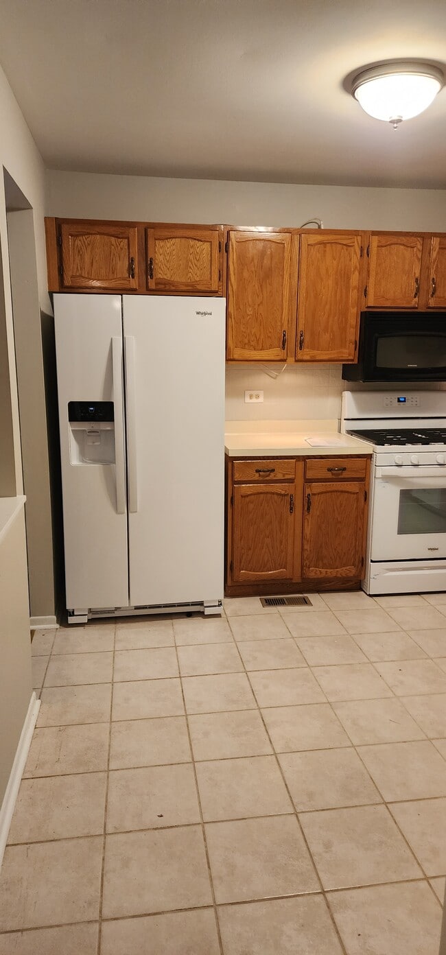 Building Photo - 1911 Windsong Dr