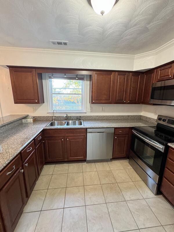 Building Photo - 1363 Battleford Dr