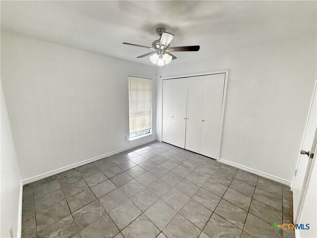 Building Photo - 912 Spring Hill Dr