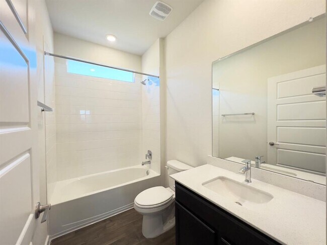 Building Photo - 2900 Egan Dr