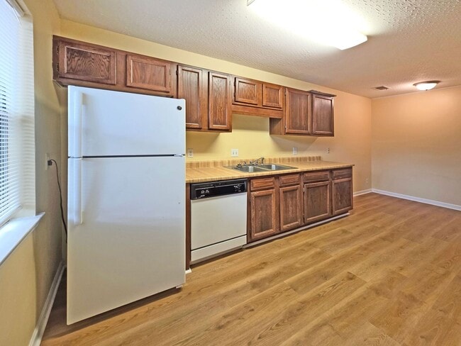 Building Photo - Charming 2-Bedroom Duplex in the Heart of ...