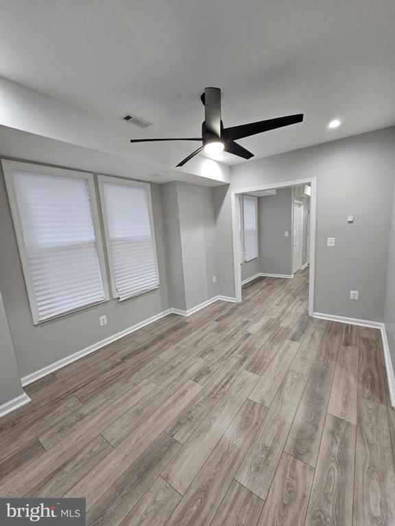 Building Photo - 909 45th Pl NE