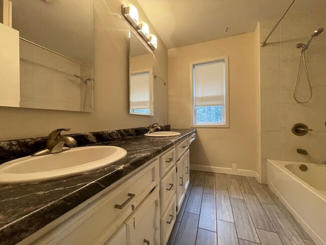 Building Photo - 5341 Bees Ln