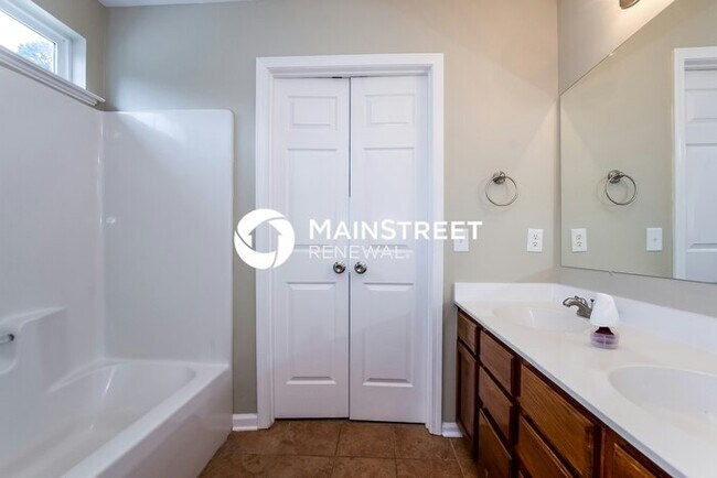 Building Photo - 3 Bedroom Pet-Friendly Home in Huntersville, NC with Main Street Renewal