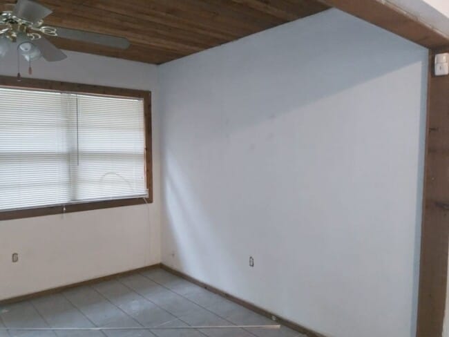 Building Photo - 830 65th Ave S