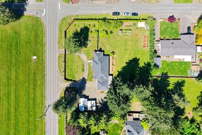 Building Photo - Stunning 4 bed + office, 4 bath rental home in Damascus!