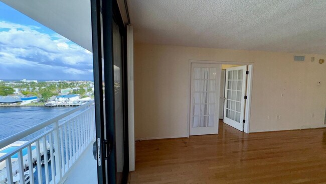 Building Photo - 3100 NE 48th St