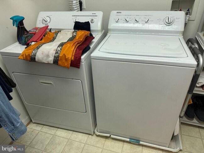 Building Photo - 2604 Chapel Lake Dr