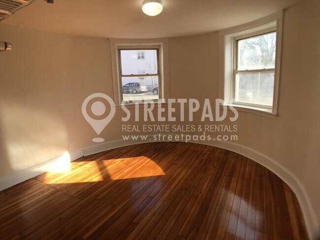 Building Photo - 3 bedroom in Boston MA 02135